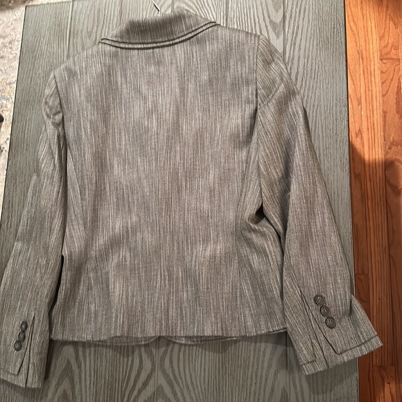 Tahari Jacket - Like New - Picture 4 of 4
